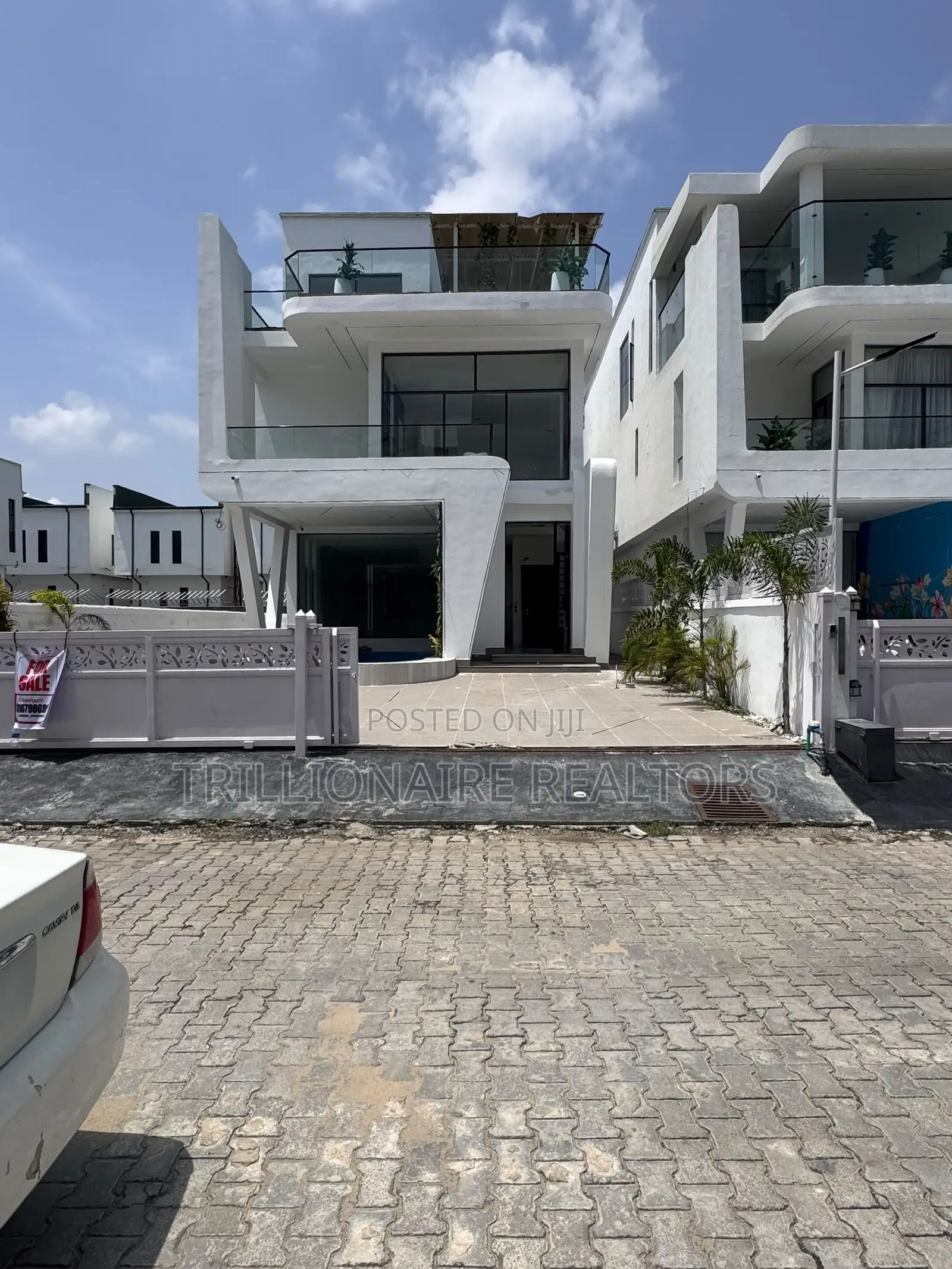 5bdrm Duplex in Chevron Lekki for sale in Chevron