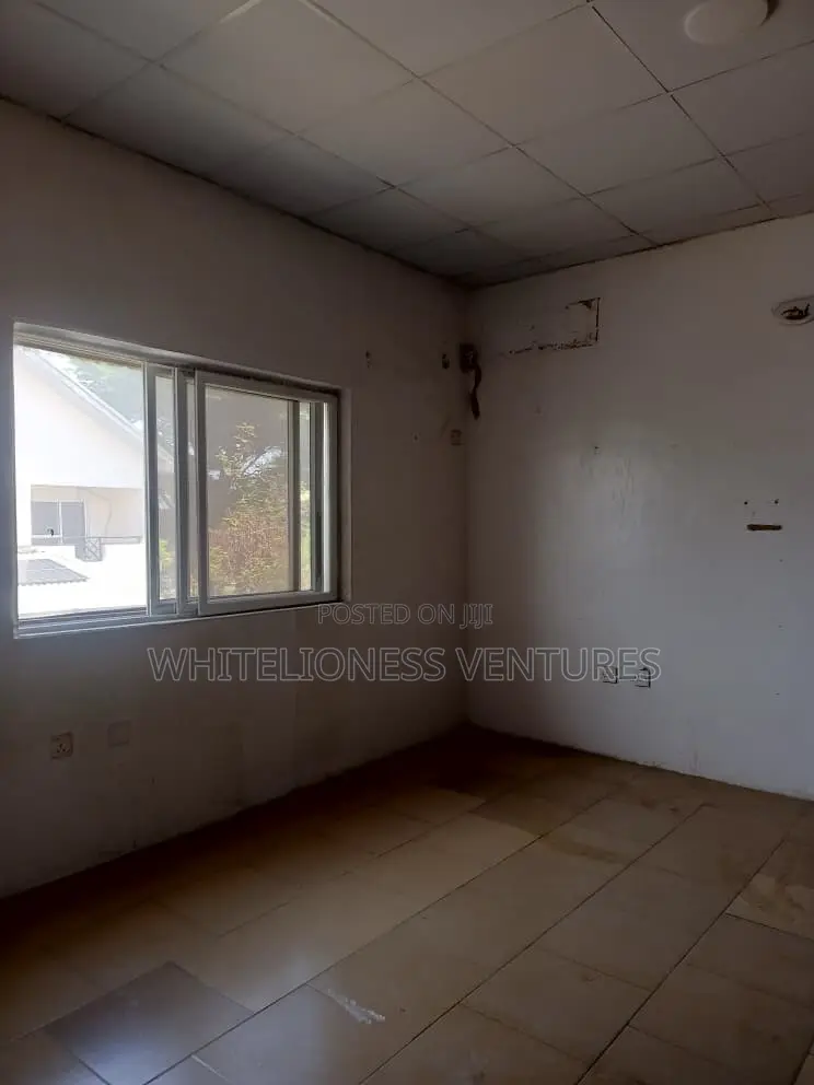 Mini Flat in Chevron for rent in Chevron