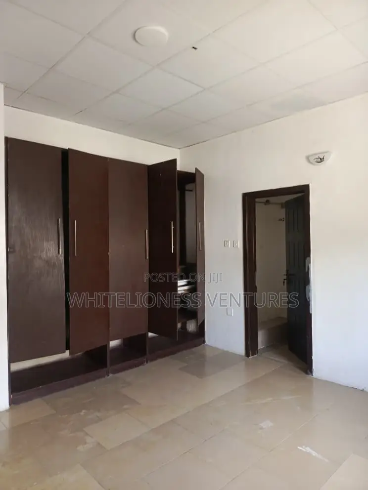 Mini Flat in Chevron for rent in Chevron