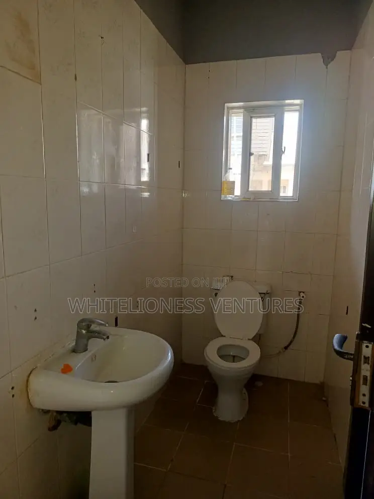 Mini Flat in Chevron for rent in Chevron