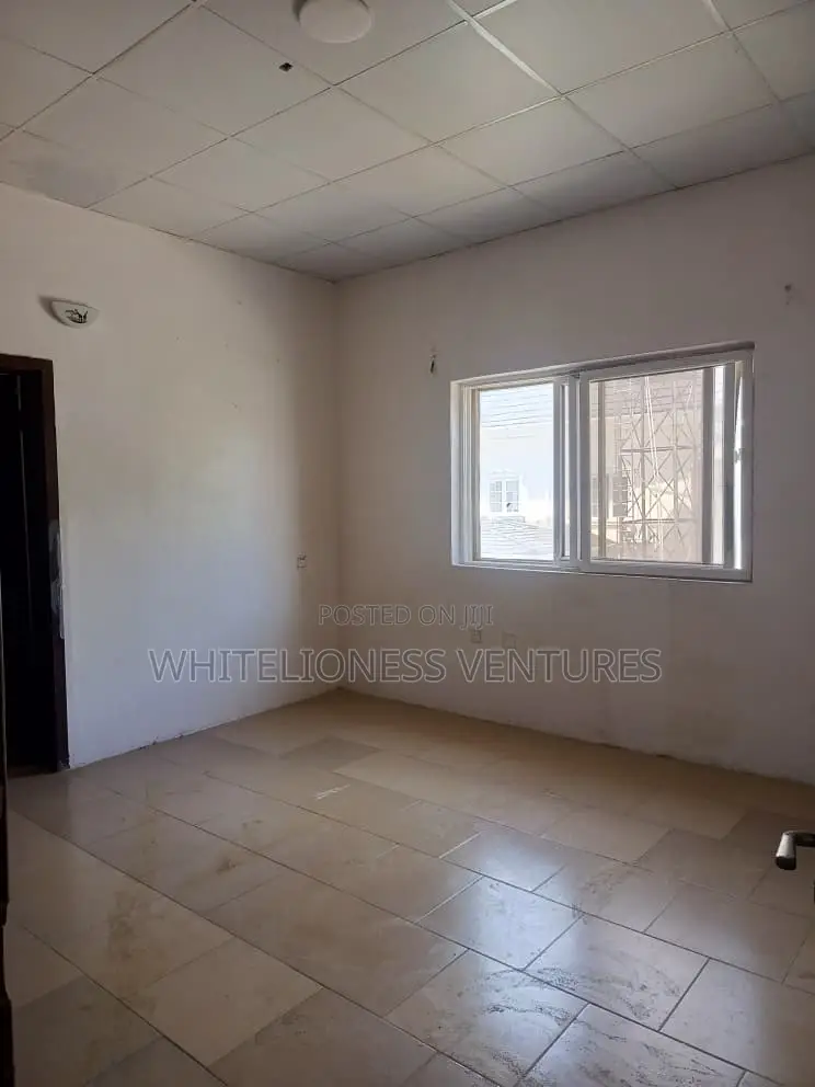 Mini Flat in Chevron for rent in Chevron