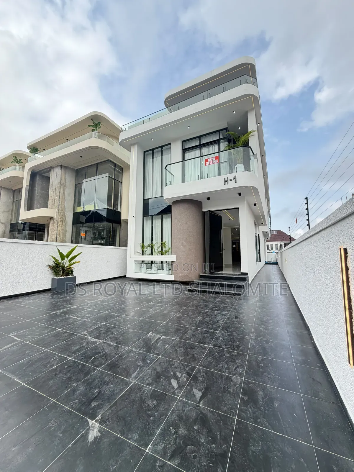 5bdrm Duplex in Lekki Phase 1 for sale in Lekki Phase 1