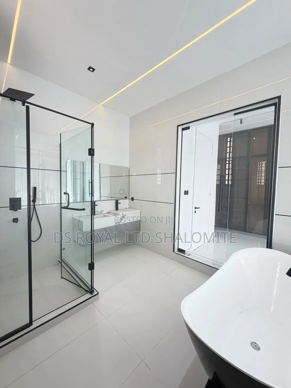 5bdrm Duplex in Lekki Phase 1 for sale in Lekki Phase 1
