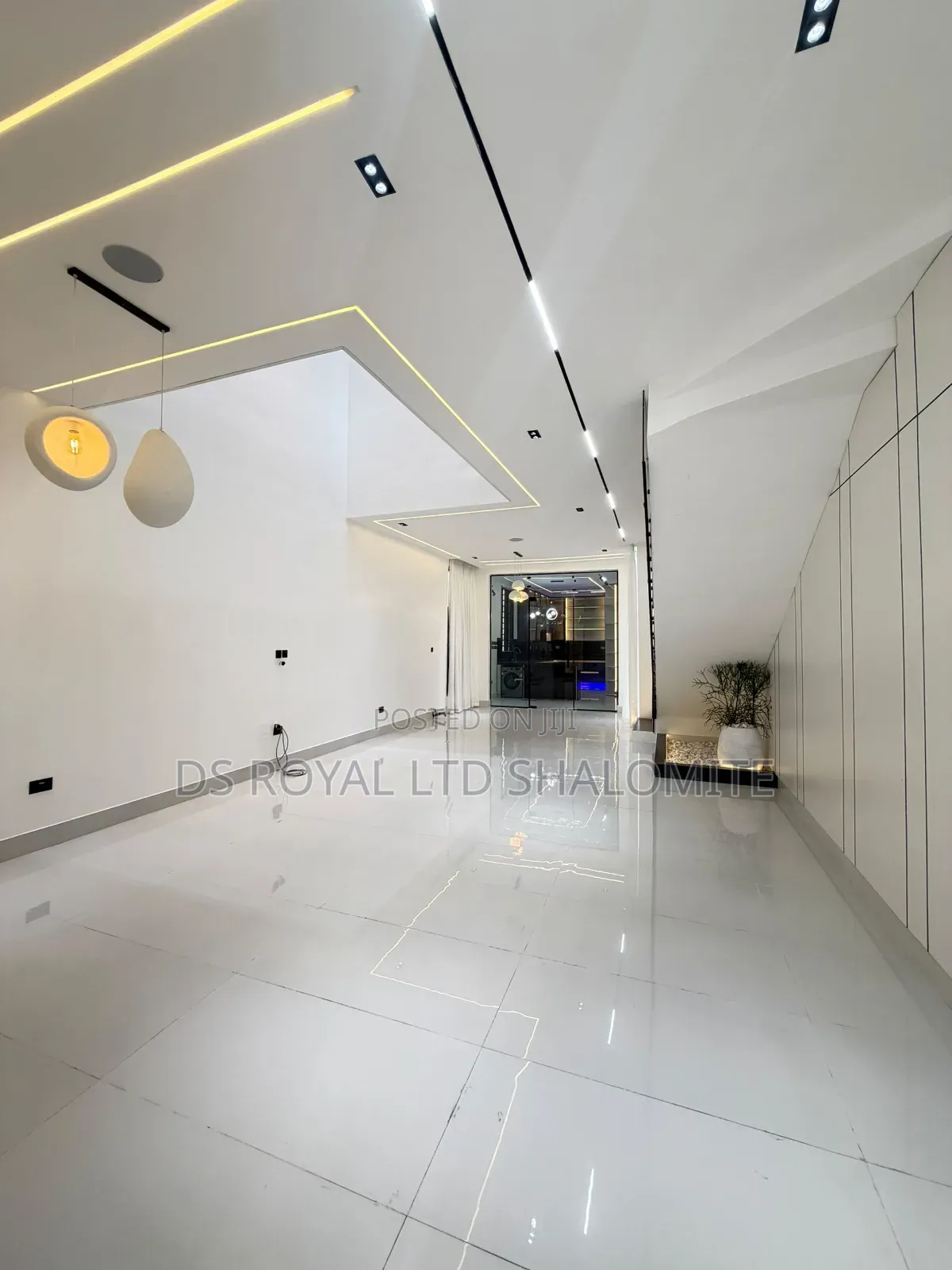 5bdrm Duplex in Lekki Phase 1 for sale in Lekki Phase 1