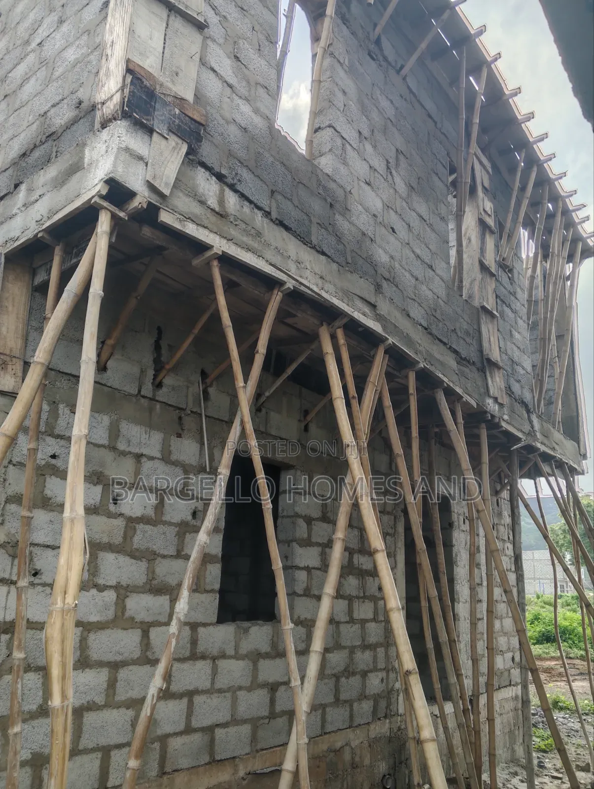 4bdrm Duplex in Apo District for sale in Apo District