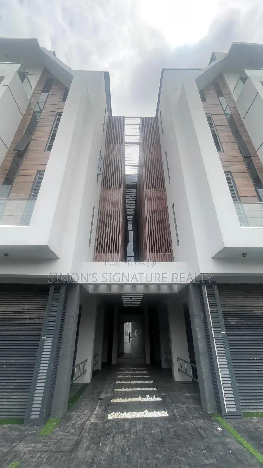3bdrm Apartment in Ademola Adetokunbo for rent in Ademola Adetokunbo