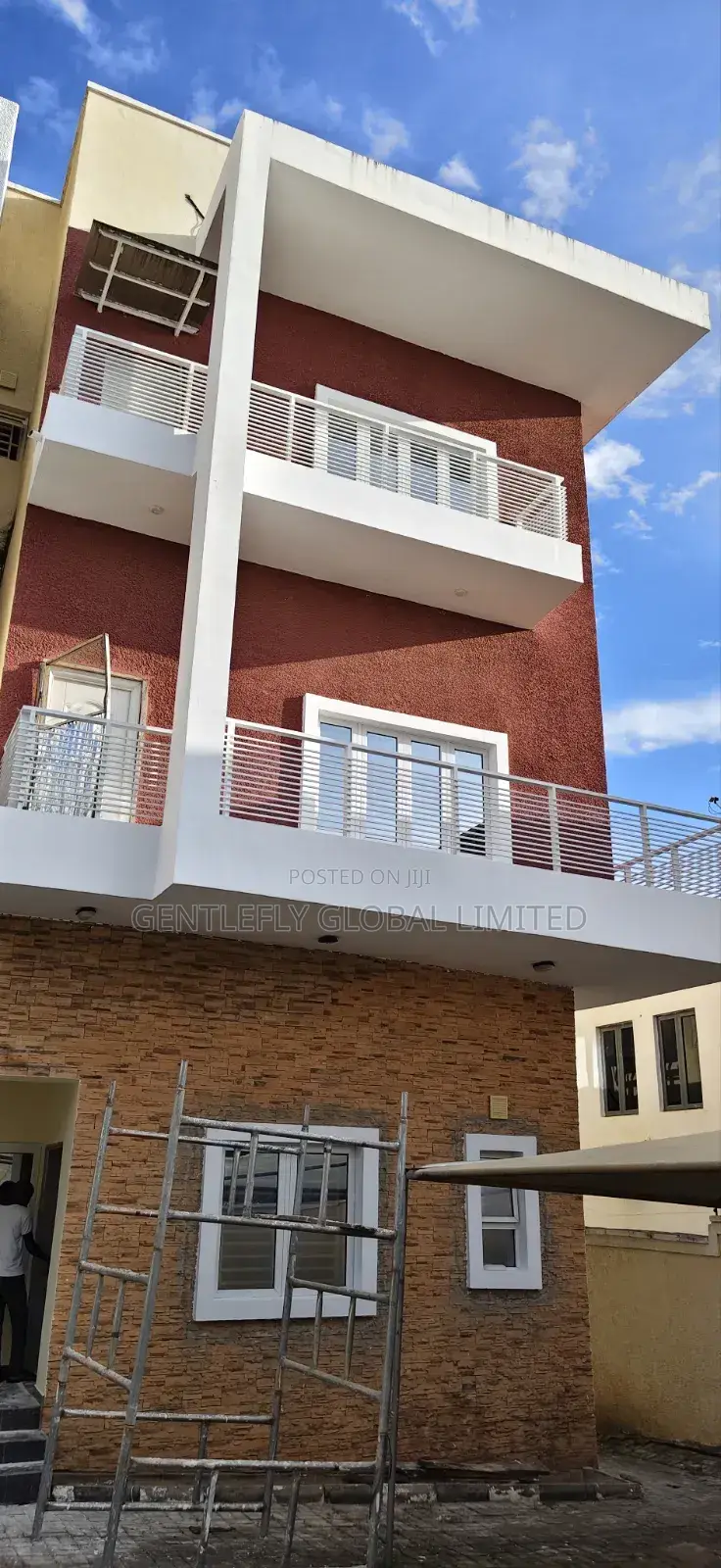 5bdrm Townhouse / Terrace in D S Dan Iya Close, Guzape District in Guzape District