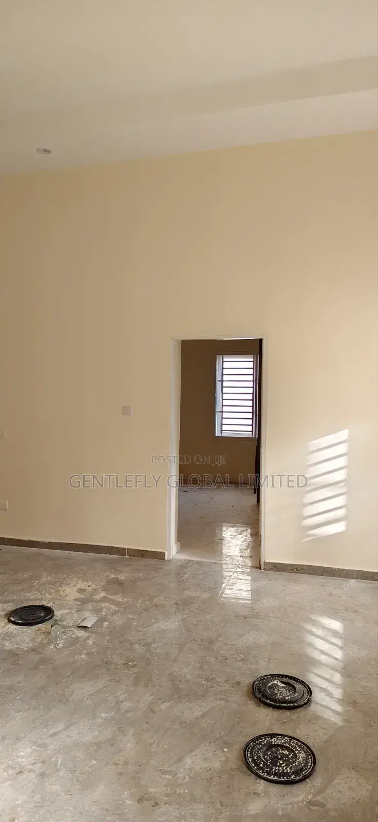 5bdrm Townhouse / Terrace in D S Dan Iya Close, Guzape District in Guzape District