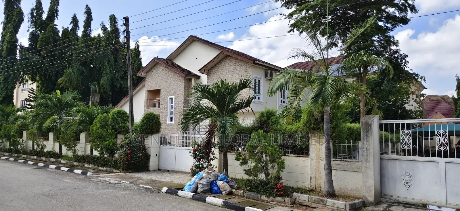 4bdrm Duplex in Gentlefly Global for sale in Wuye