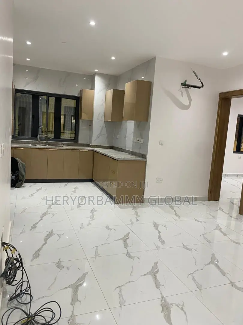 3bdrm Apartment in Kings Manor, Alagomeji for rent in Alagomeji