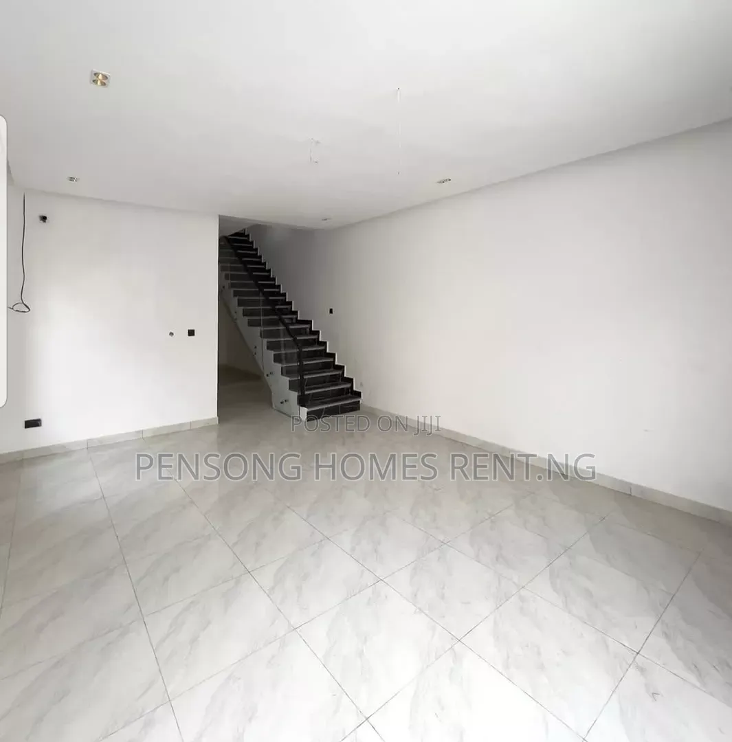 4bdrm Duplex in Chevron Tall Gate for rent in Chevron