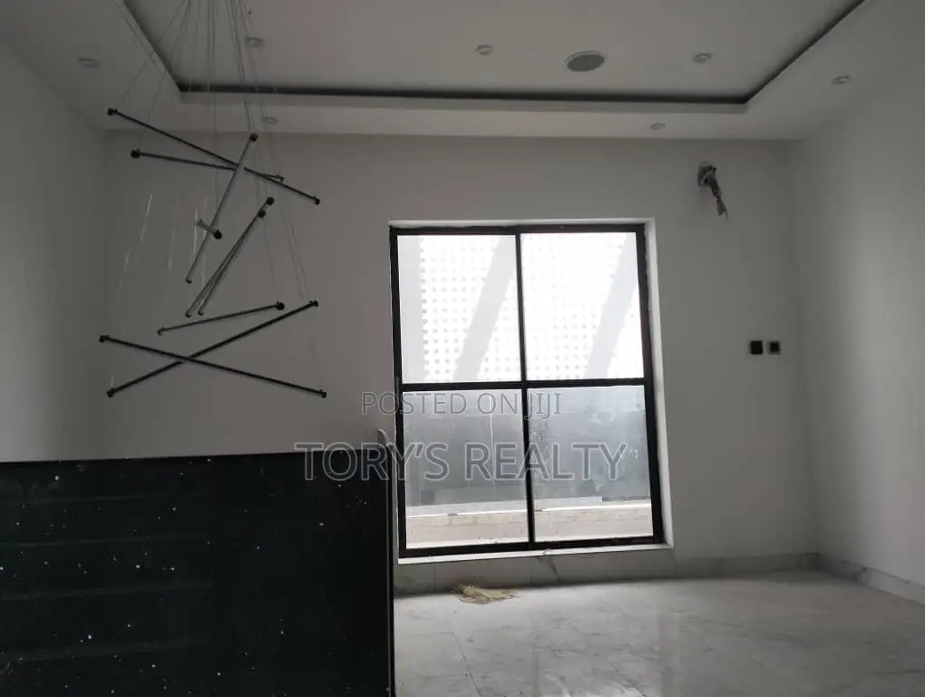 5bdrm Duplex in Lekki Phase 1 for rent in Lekki Phase 1