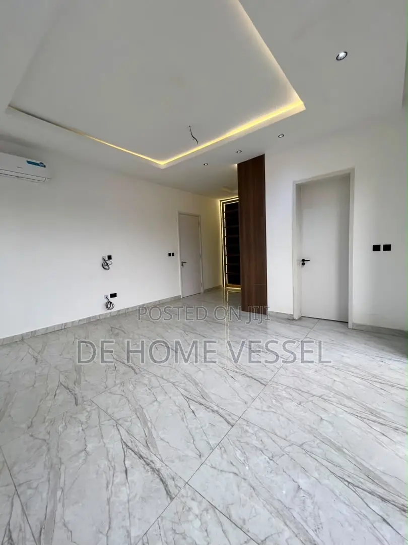 3bdrm Maisonette in Lekki Phase 1 for sale in Lekki Phase 1