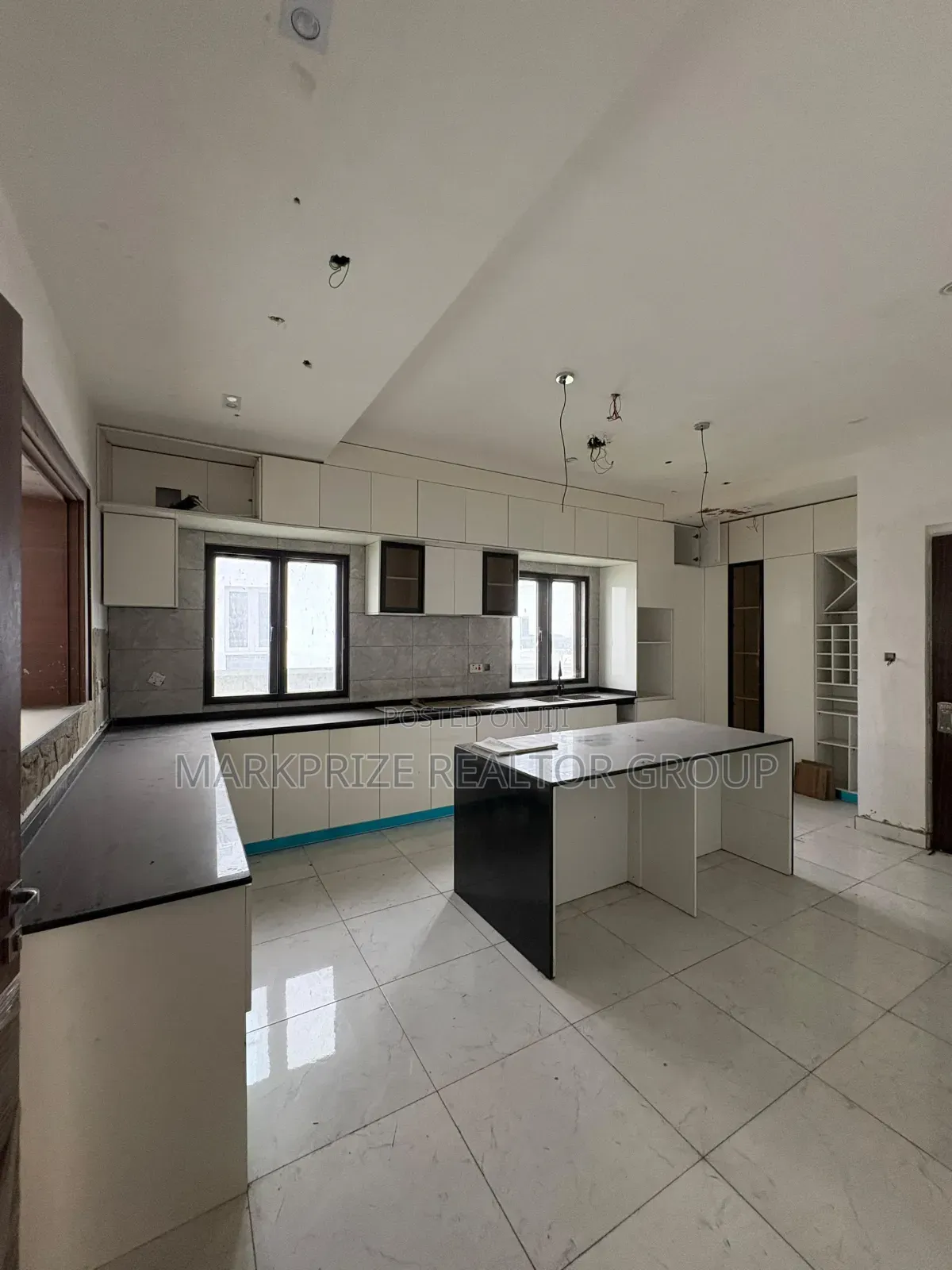 5bdrm Duplex in Lekki County Homes, Ikota for sale in Ikota