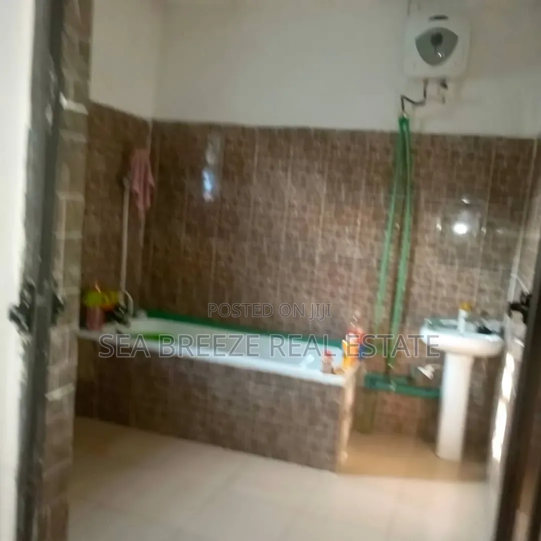 5bdrm Duplex in Peace Value Estate for sale in Bucknor