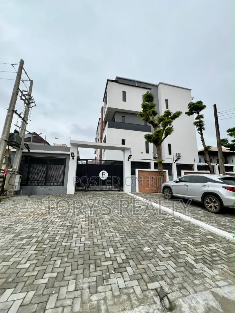 3bdrm Maisonette in Lekki Phase 1 for sale in Lekki Phase 1