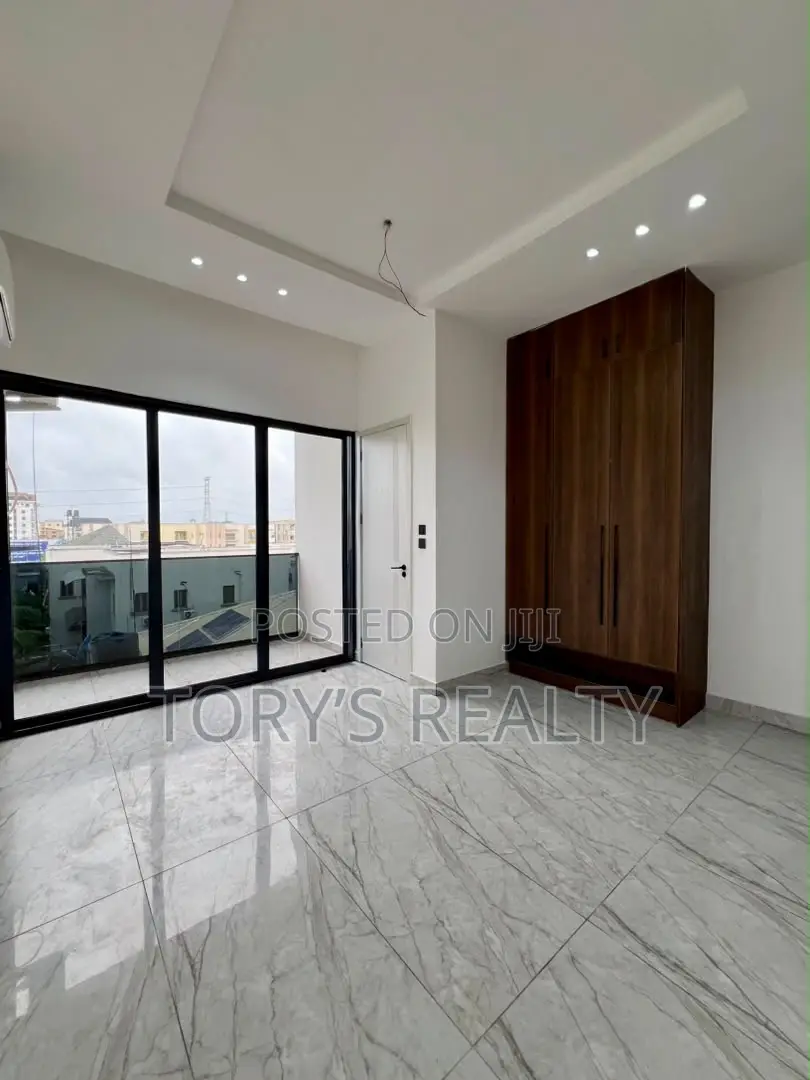 3bdrm Maisonette in Lekki Phase 1 for sale in Lekki Phase 1