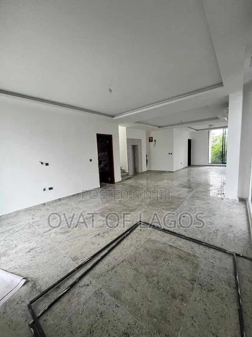5bdrm House in Banana Island for sale in Banana Island