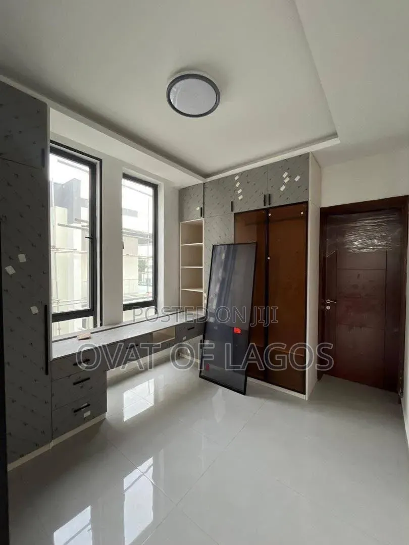 5bdrm House in Banana Island for sale in Banana Island
