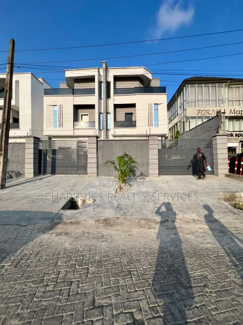4bdrm Duplex in Lekki Phase 1 for sale in Lekki Phase 1