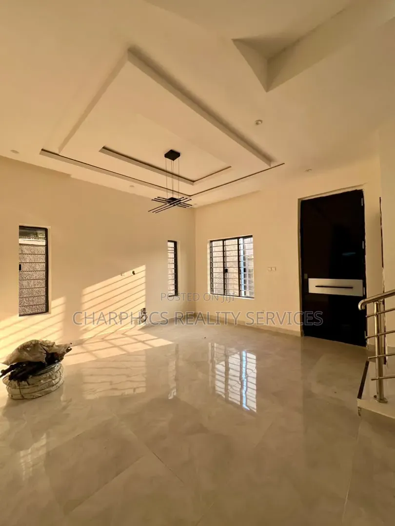 4bdrm Duplex in Lekki Phase 1 for sale in Lekki Phase 1