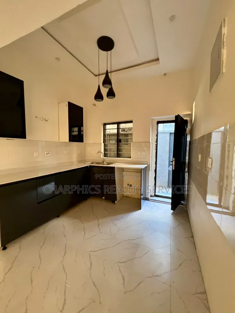 4bdrm Duplex in Lekki Phase 1 for sale in Lekki Phase 1