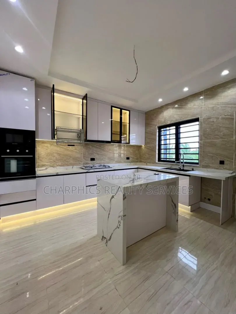 3bdrm Maisonette in Lekki Phase 1 for sale in Lekki Phase 1
