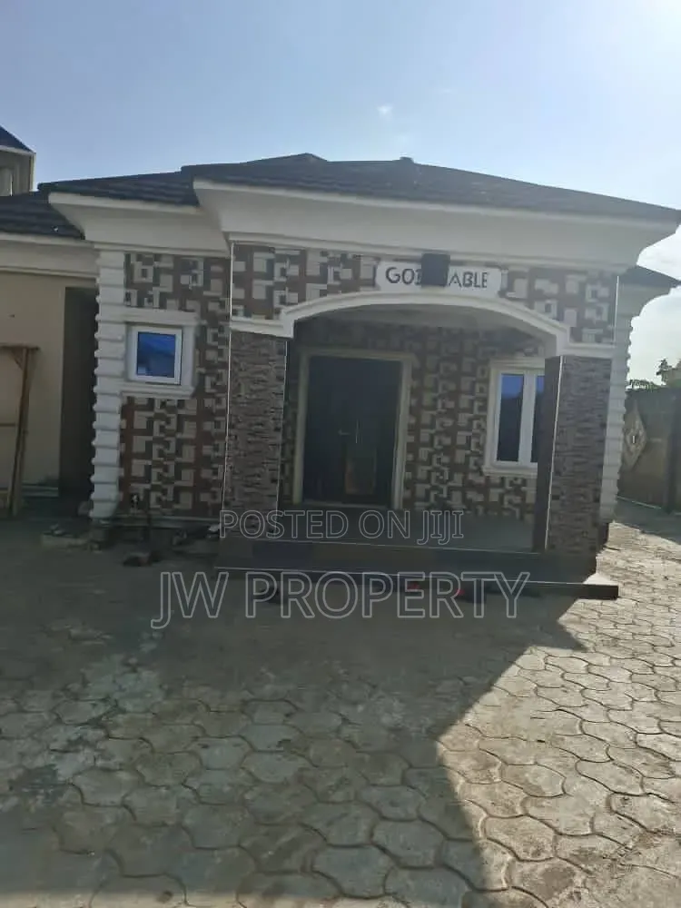 5bdrm Bungalow in Unique Estate, Baruwa for sale in Baruwa