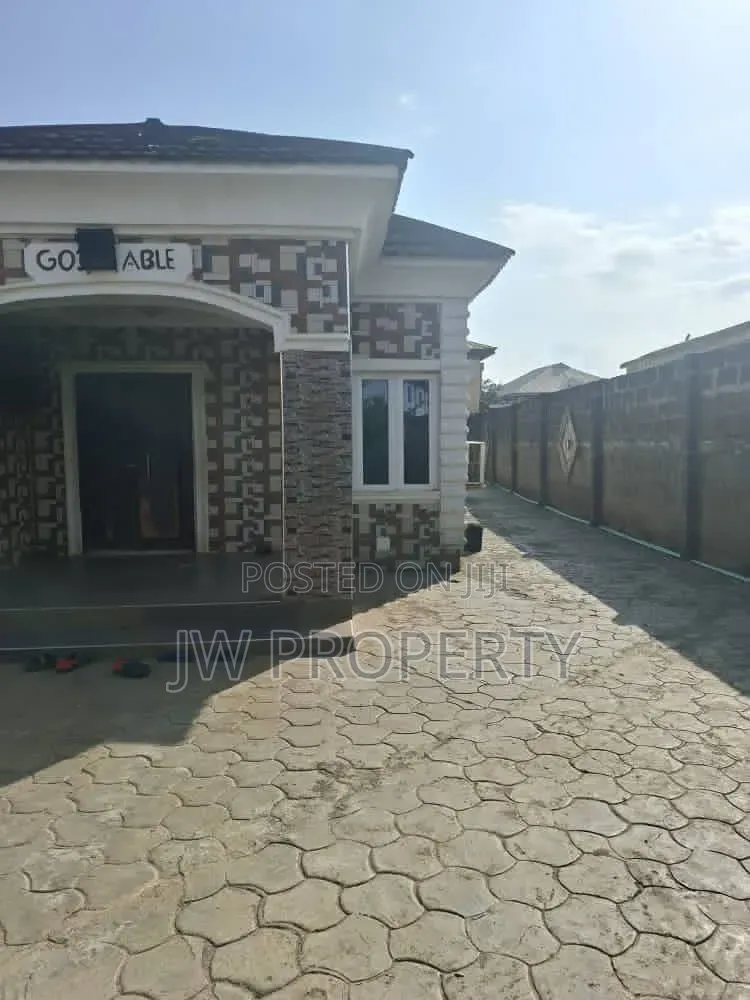 5bdrm Bungalow in Unique Estate, Baruwa for sale in Baruwa