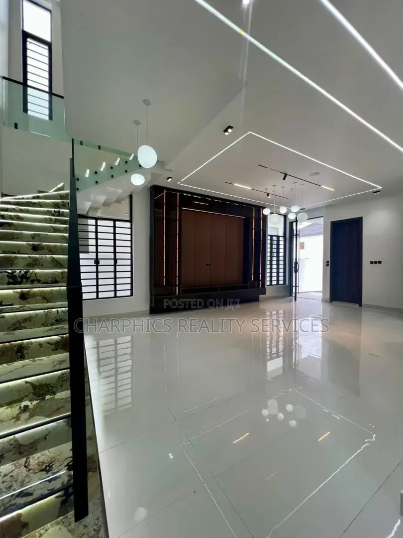5bdrm Duplex in Lekki Phase 2 for sale in Lekki Phase 2