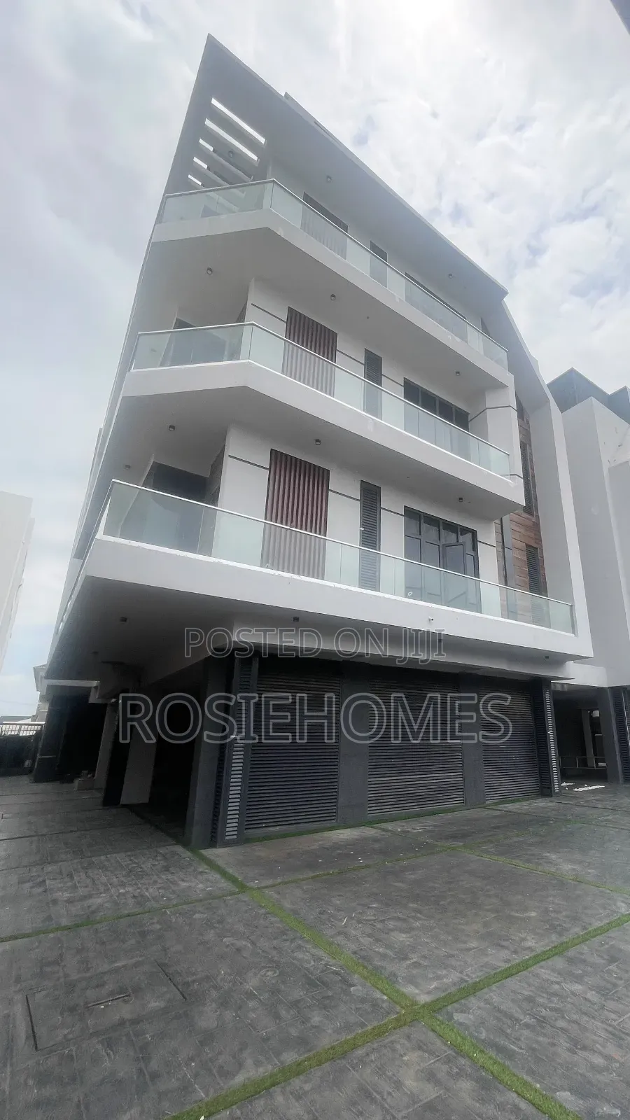 3bdrm Apartment in Oniru, Saka Tinubu for rent in Saka Tinubu