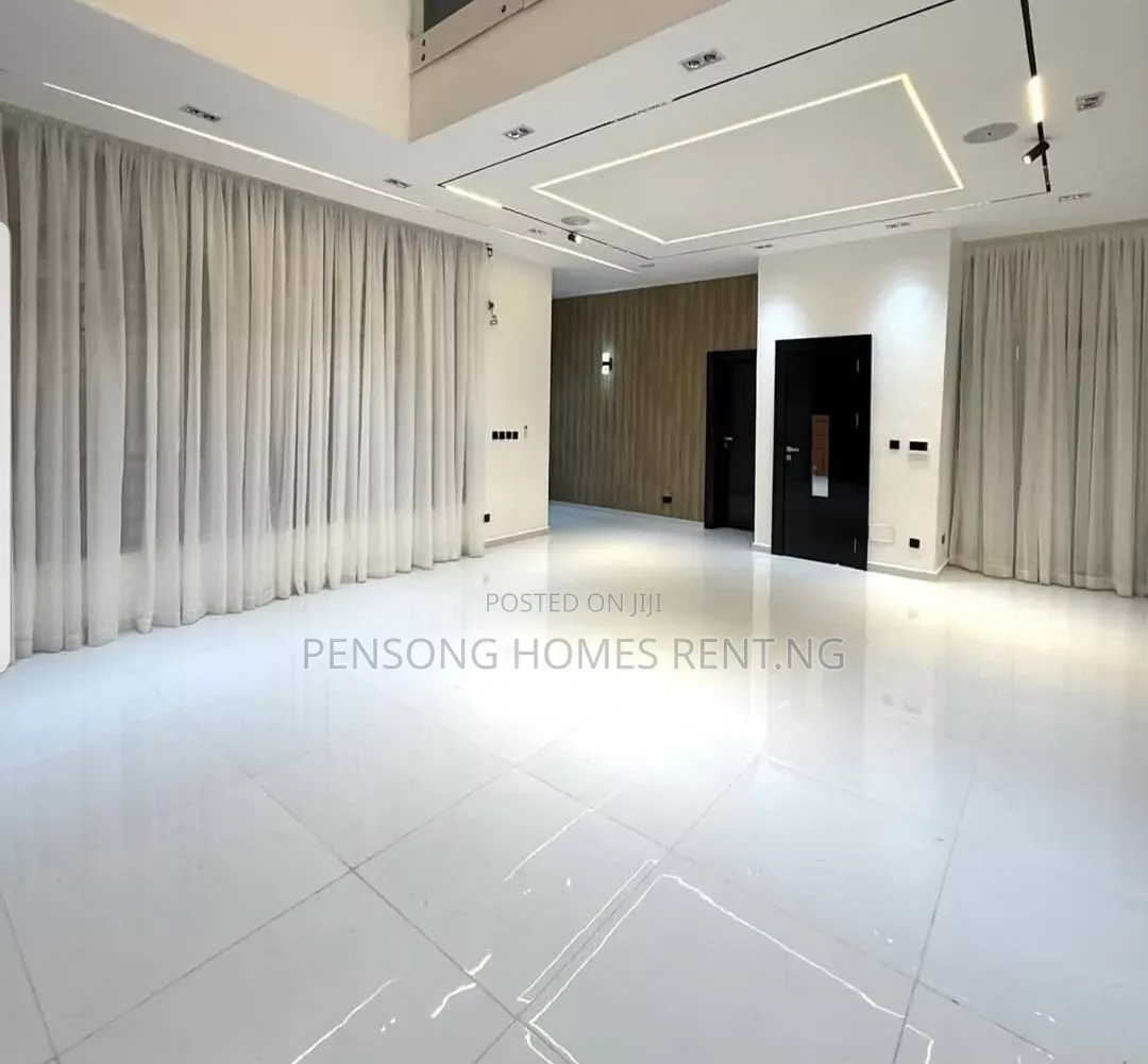 5bdrm Duplex in Chevron for rent in Chevron