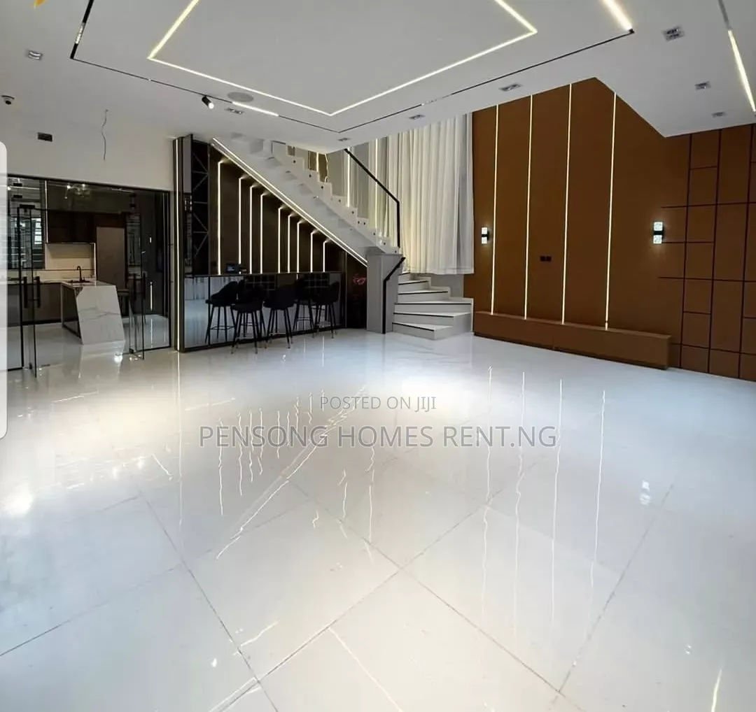 5bdrm Duplex in Chevron for rent in Chevron