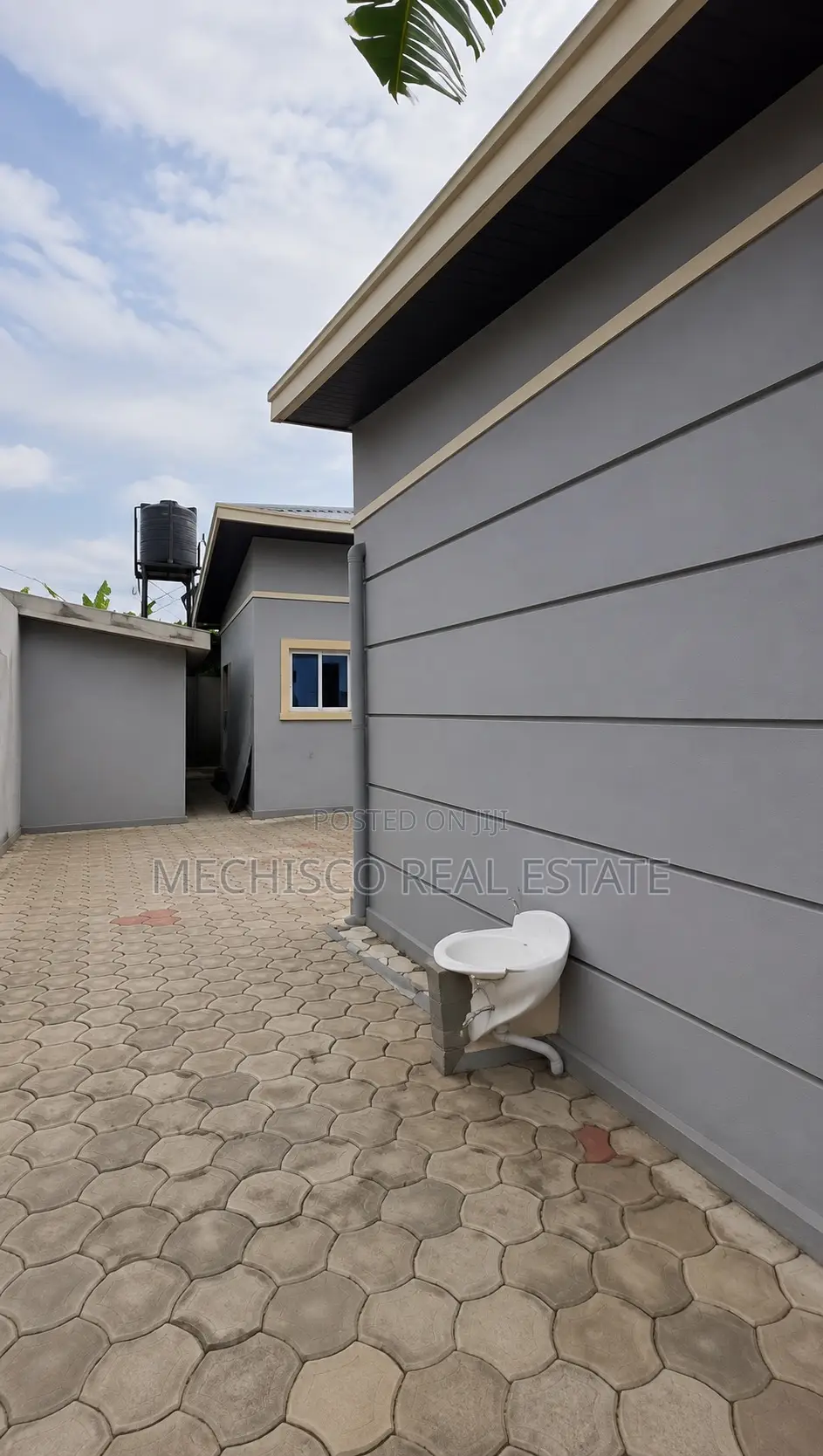 Studio Apartment in Rumolumeni for sale in Rumolumeni