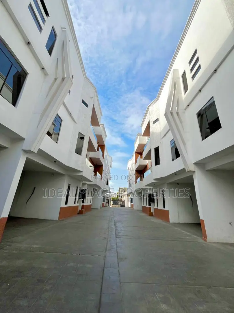 4bdrm Townhouse/Terrace in Osapa london for sale in Osapa london