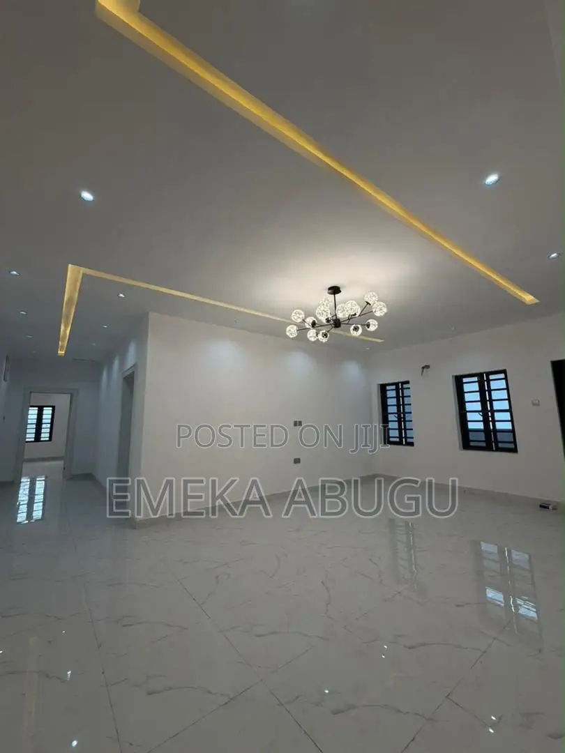 5bdrm Duplex in Oluyole Estate for sale in Oluyole