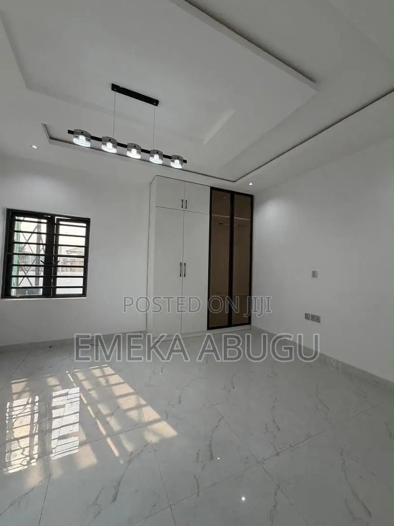 5bdrm Duplex in Oluyole Estate for sale in Oluyole