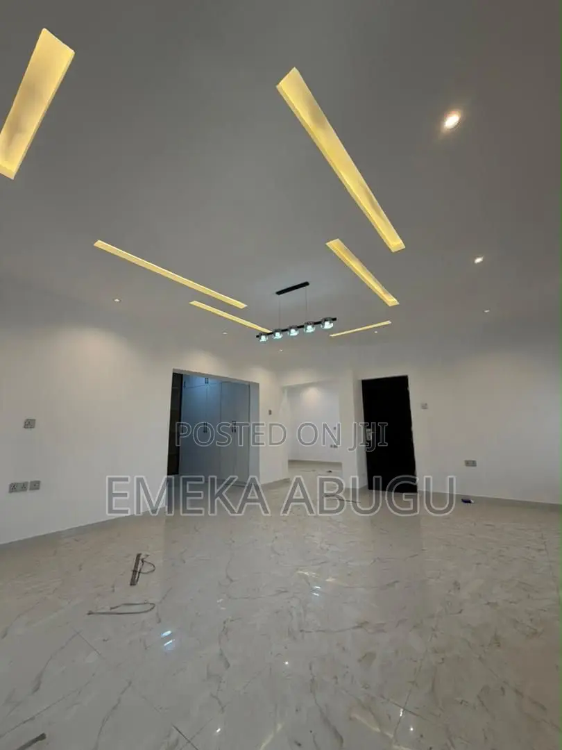 5bdrm Duplex in Oluyole Estate for sale in Oluyole