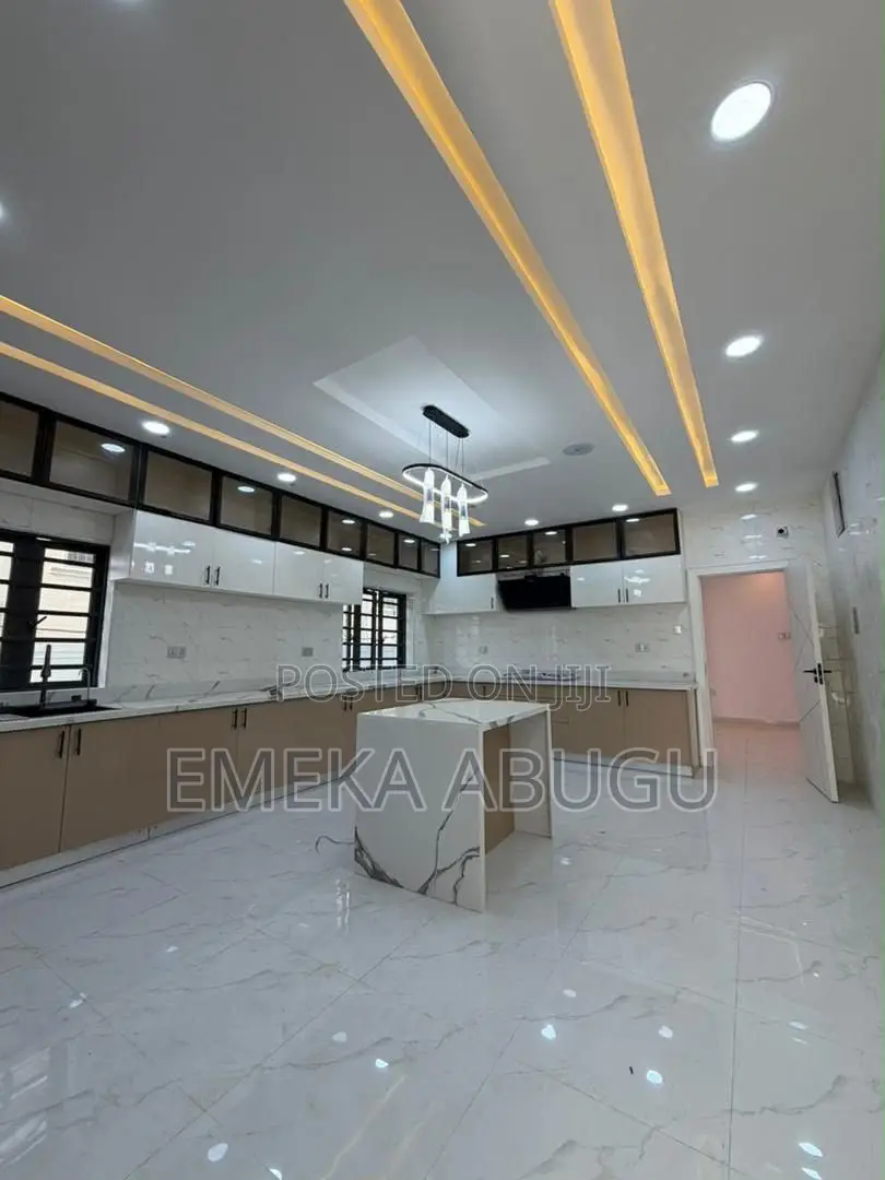 5bdrm Duplex in Oluyole Estate for sale in Oluyole