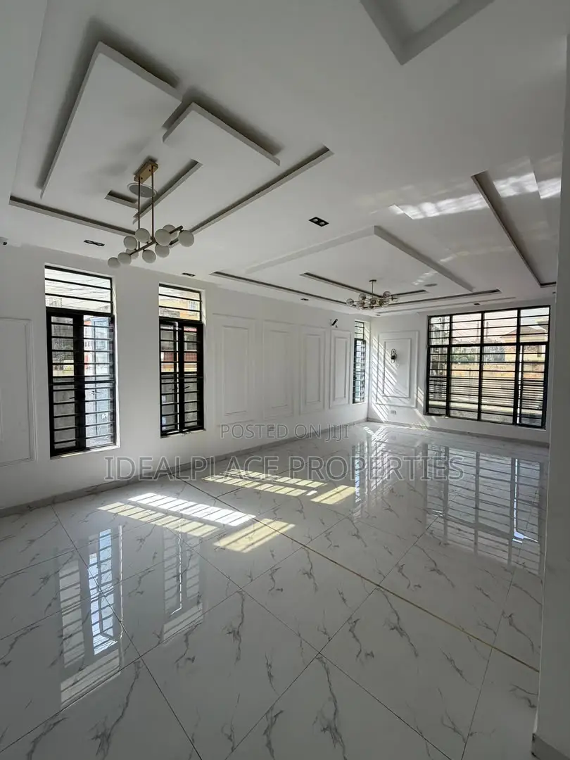 5bdrm Duplex in Osapa london for sale in Osapa london