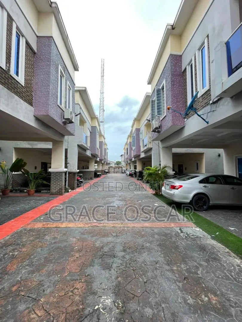4bdrm Duplex in Ikota for rent in Ikota