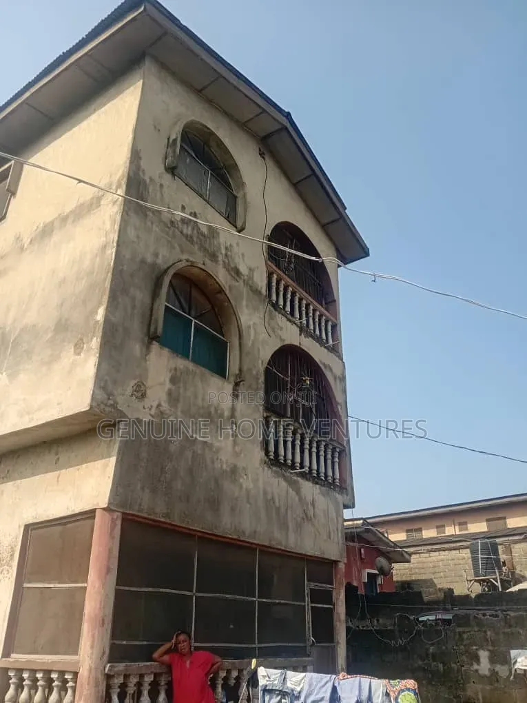8bdrm Block of Flats in Agric for sale in Agric