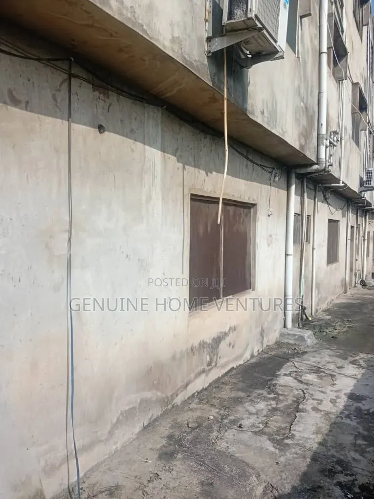 8bdrm Block of Flats in Agric for sale in Agric