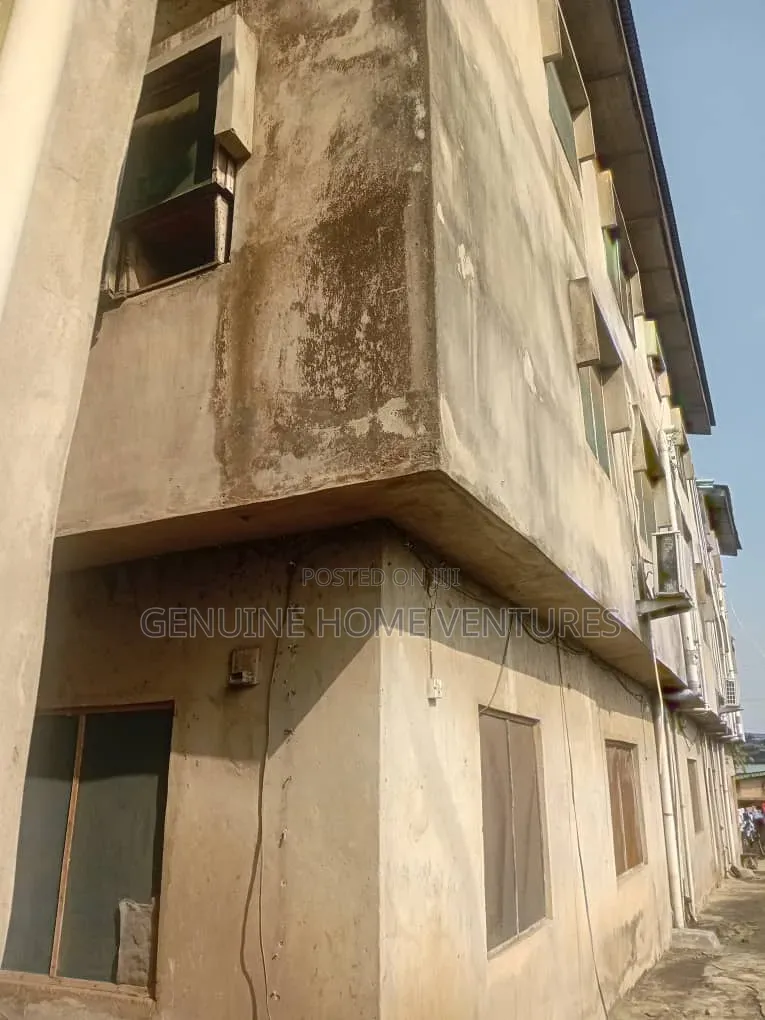 8bdrm Block of Flats in Agric for sale in Agric