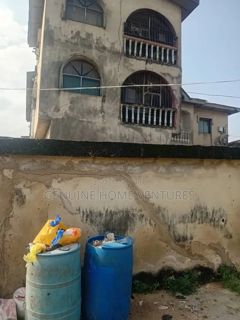 8bdrm Block of Flats in Agric for sale in Agric