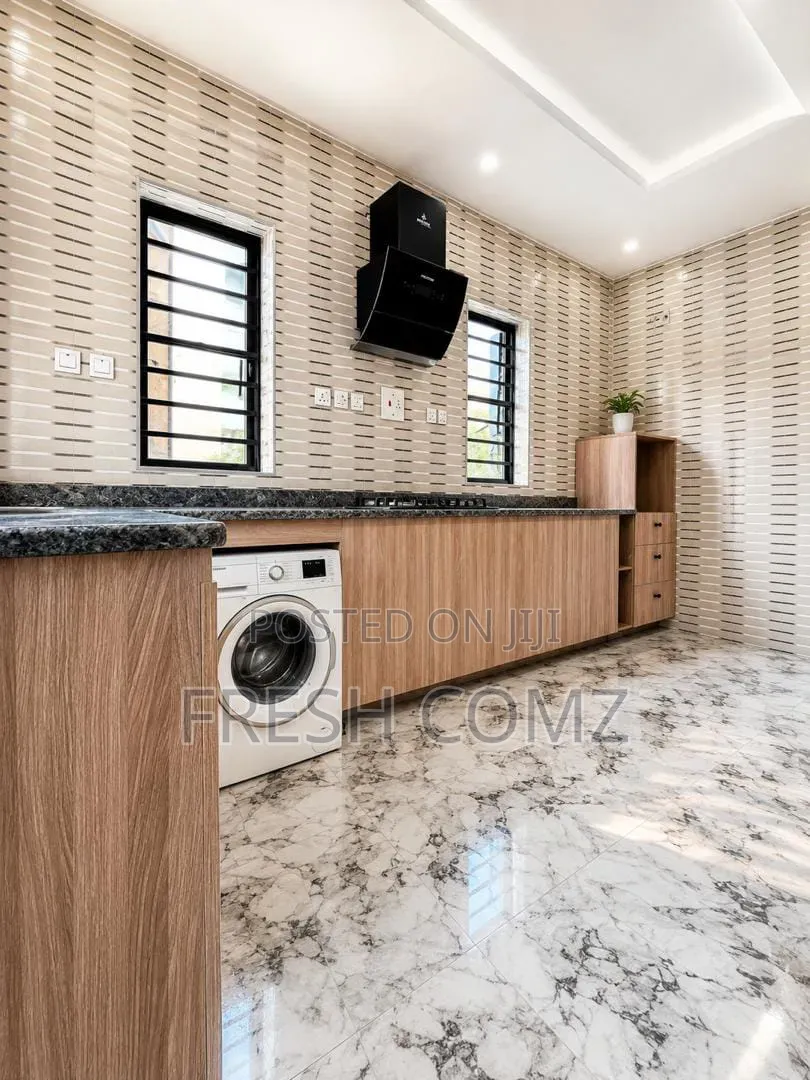 3bdrm Townhouse / Terrace in Lcc, Lekki Phase 2 for rent in Lekki Phase 2