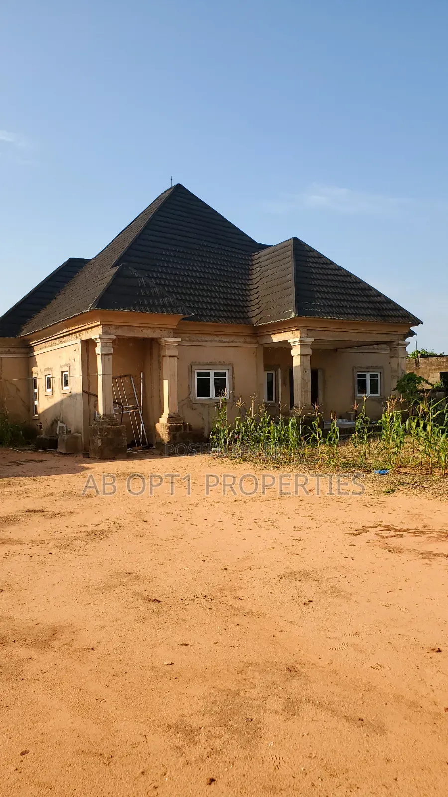 3bdrm Bungalow in Sapele Road, Benin City for sale in Benin City
