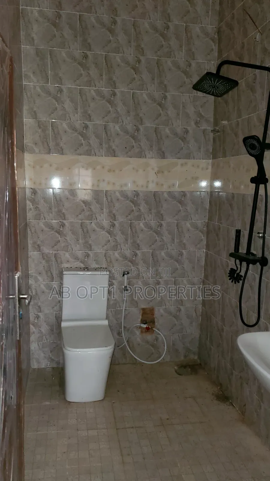 3bdrm Bungalow in Sapele Road, Benin City for sale in Benin City