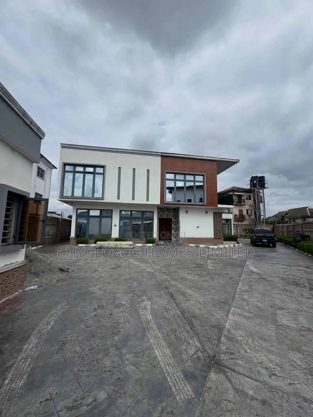 Furnished 4bdrm Duplex in New Layout for sale in New Layout