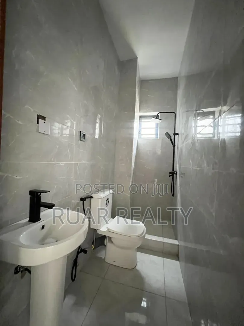 3bdrm Duplex in Ogombo for sale in Ogombo